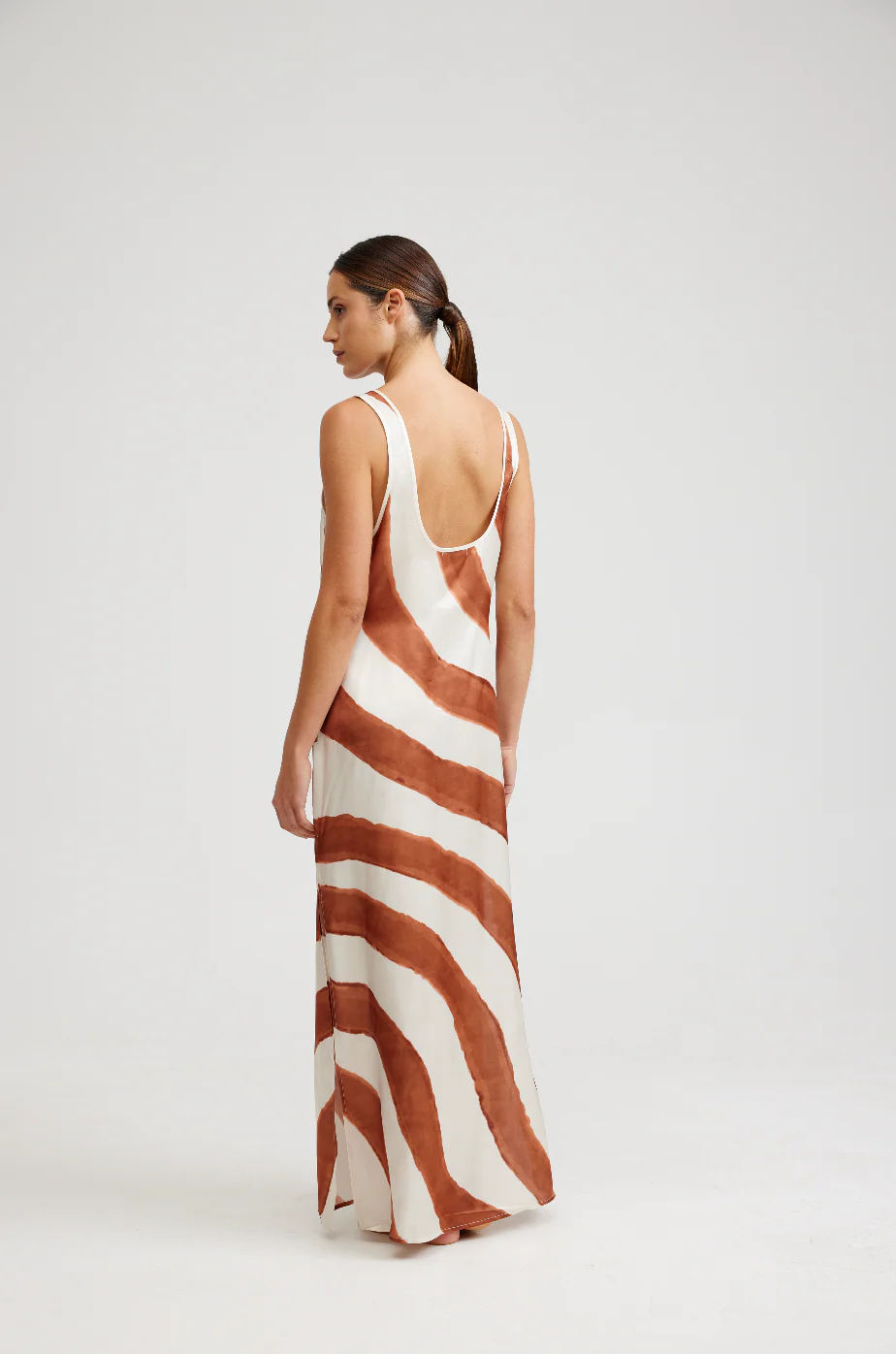 POPPY DRESS IN MILK/CIGAR - Image 4